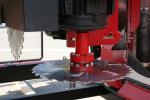 डबल ब्लेड ऐंगल सॉ (दोहरे ब्लेड वाला तिरछा काटने वाला आरा) StrojCAD DKP6 |  सॉमिल (एक कारखाना जहाँ लट्ठों को तख्तों और फलकों में काटा जाता है) मशीनें | लकड़ी का काम करने की मशीनरी | StrojCAD s.r.o.