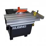 पैनल सॉ (लकड़ी के तख्तों को विशिष्ट आकार के पैनल में काटने के लिए आरा) Malá formatovacia píla |  जॉइनरी मशीन (मिस्त्री का काम करने की मशीन) | लकड़ी का काम करने की मशीनरी | Kusing Trade, s.r.o.