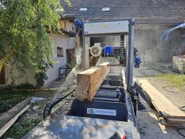 बैंडसॉ (धातु का बना, दाँत-युक्त, एक अखंड पट्टे वाला विद्युत-चालित आरा) TP-600 mobilní , |  सॉमिल (एक कारखाना जहाँ लट्ठों को तख्तों और फलकों में काटा जाता है) मशीनें | लकड़ी का काम करने की मशीनरी | Drekos Made s.r.o