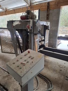 फ़्रेम सॉ (एक आरा जिसमें एक चौखट में ब्लेड लगा होता है) / सैश गैंग (एक चौखट में लगे कई आरों का समूह) Trak-met PRU 570/8 |  सॉमिल (एक कारखाना जहाँ लट्ठों को तख्तों और फलकों में काटा जाता है) मशीनें | लकड़ी का काम करने की मशीनरी | Drekos Made s.r.o