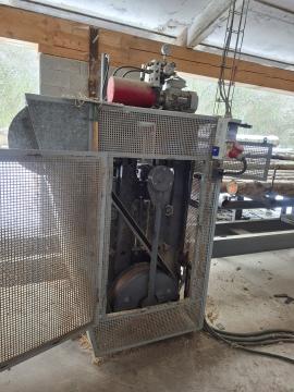 फ़्रेम सॉ (एक आरा जिसमें एक चौखट में ब्लेड लगा होता है) / सैश गैंग (एक चौखट में लगे कई आरों का समूह) Trak-met PRU 570/8 |  सॉमिल (एक कारखाना जहाँ लट्ठों को तख्तों और फलकों में काटा जाता है) मशीनें | लकड़ी का काम करने की मशीनरी | Drekos Made s.r.o